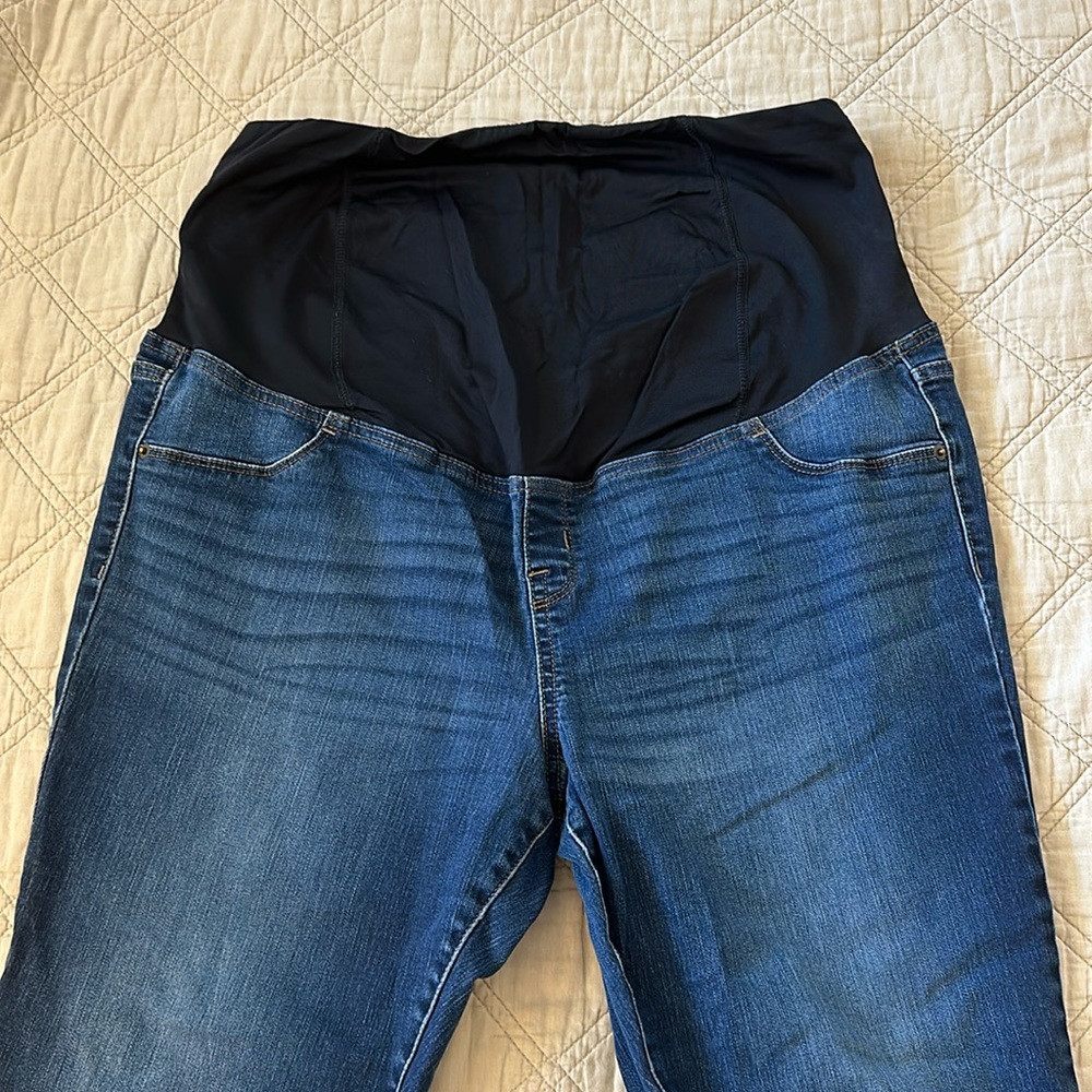 Isabel maternity by Ingrid and Isabel size 16/33R over belly skinny jeans